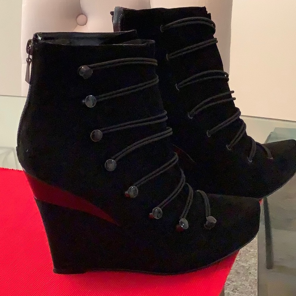 Rachel Roy black leather booties